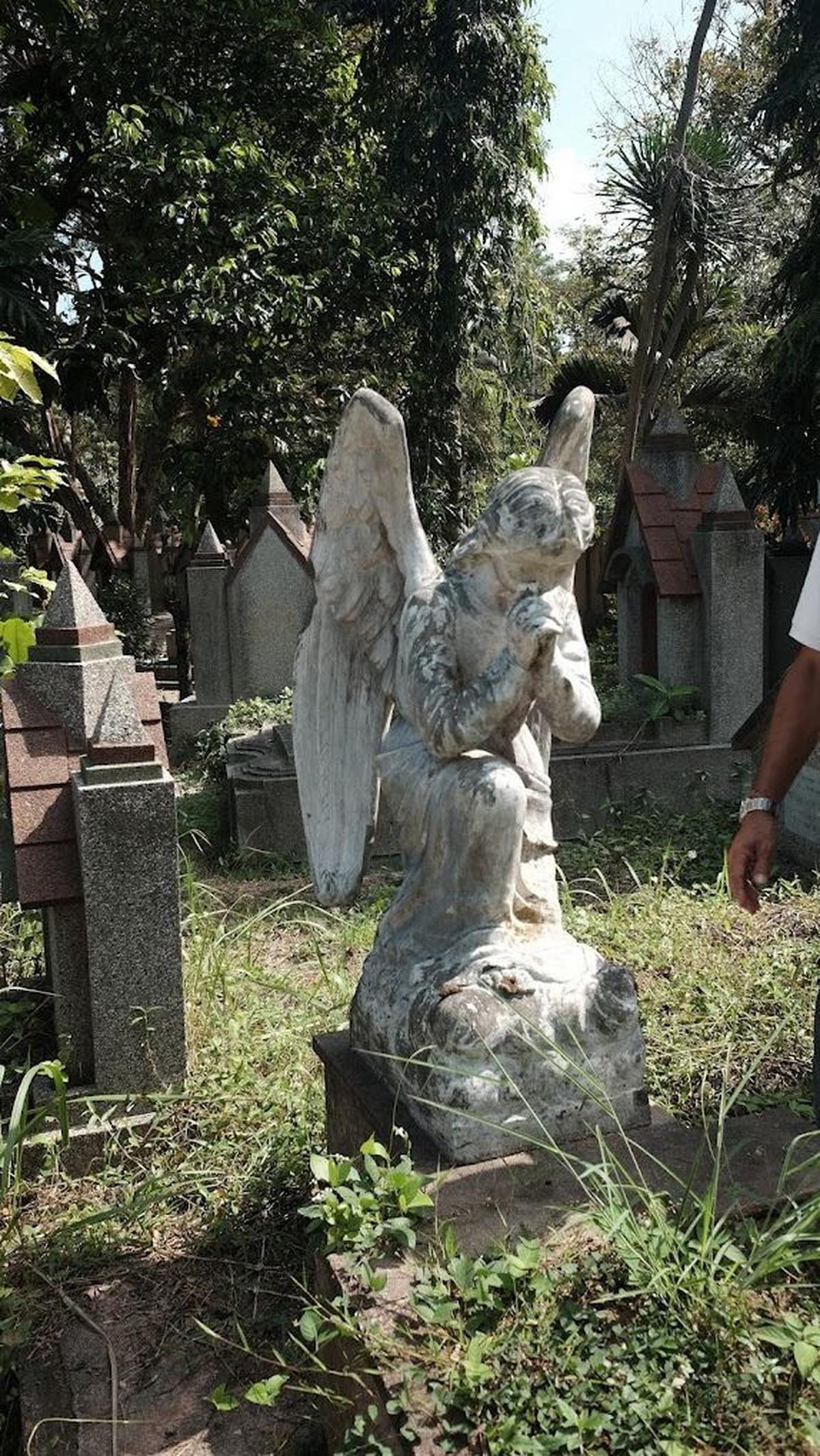 Wilayah Sukun yang merupakan pintu masuk ke Kota Malang dari arah Blitar juga menjadi pertimbangan kenapa lokasi ini dipilih sebagai kompleks pemakaman