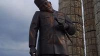 Pemkab Indramayu Perbaiki Kepala Patung Soekarno di Indramayu yang Patah Leher dan Miring