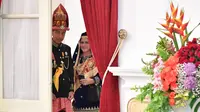 Presiden Jokowi dan Ibu Iriana menggunakan busana adat Aceh. (Liputan6.com/Loop/BiroSetpres)