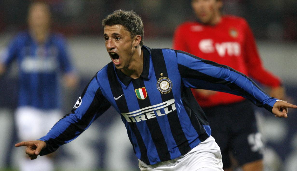 Hernan Crespo. Legenda Argentina yang sebagian kariernya dihabiskan di Italia ini pensiun pada 2012 bersama Parma ini telah bermain 540 laga di level klub. Ditambah 70 laga bersama Timnas Argentina, ia total meraih 23 kartu kuning dalam 610 laga, tanpa satu pun kartu merah. (AFP/Dima Korotayev)
