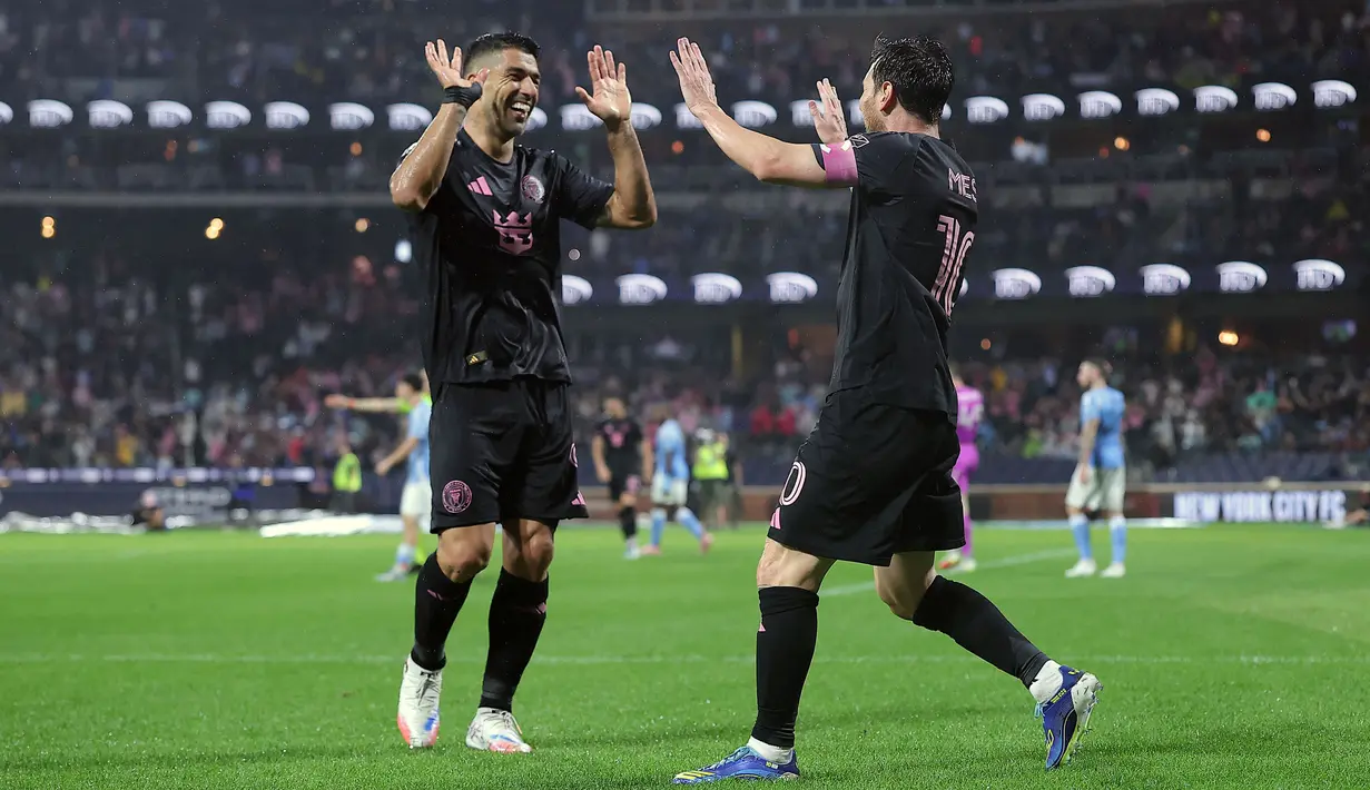 Kontribusi Lionel Messi membawa Inter Miami menang dengan skor 4-0 dan lolos ke babak playoff Major League Soccer (MLS) 2025 sekaligus menambah catatan statistiknya menjadi 22 gol dan 10 assist dalam 22 laga di MLS 2025.