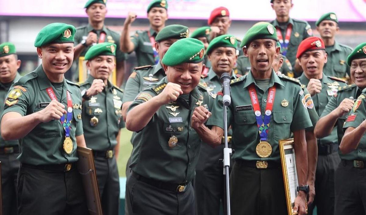 Kemudian, muncul juga nama Sesmenko Polhukam Letjen Teguh Pudjo Rumekso, Koorsahli Kasad Letjen I Nyoman Cantiasa, terakhir Pangkostrad Letjen Maruli Simanjuntak.