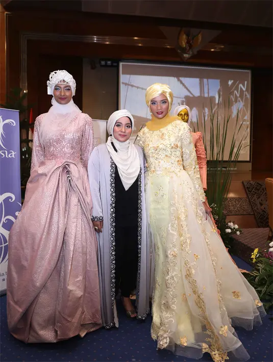 Selain itu, styling yang sudah ternama biasanya mematok tarif USD 8 ribu atau sekitar Rp 106 juta untuk show satu hari dibayar cash. Untuk model, biasanya setiap agensi memiliki patokan tarif yang berbeda. (Nurwahyunan/Bintang.com)