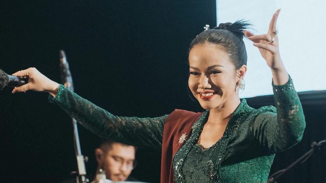 Tampilan Memukau Yura  Yunita dan Siti Nurhalizah Saat Buka Konser Tunggal John Legend di Sentul