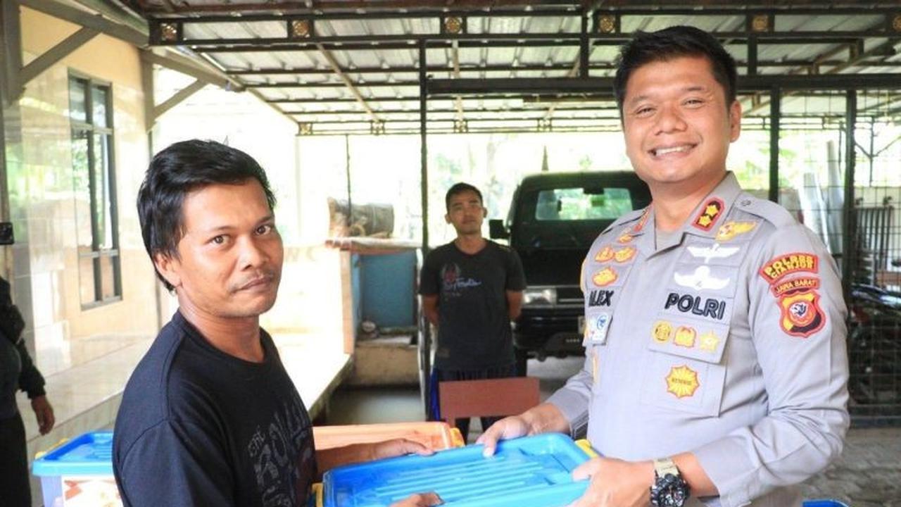 Bantuan Sembako Polres Cianjur Ringankan Beban Pekerja Tahu Tempe Terdampak Kenaikan Harga Kedelai