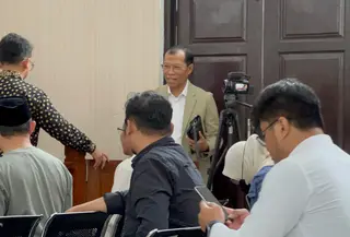 Guru Besar Hukum Pidana Universitas Riau, Erdianto hadir menjadi saksi ahli dalam sidang gugatan praperadilan mantan Menag Yaqut Cholil Qoumas. (Liputan6.com/Rifqy Alief Abiyya)