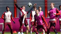 Pemain Bayern Munchen saat mengikuti sesi latihan pada 7 April 2025. (Alexandra BEIER/AFP)