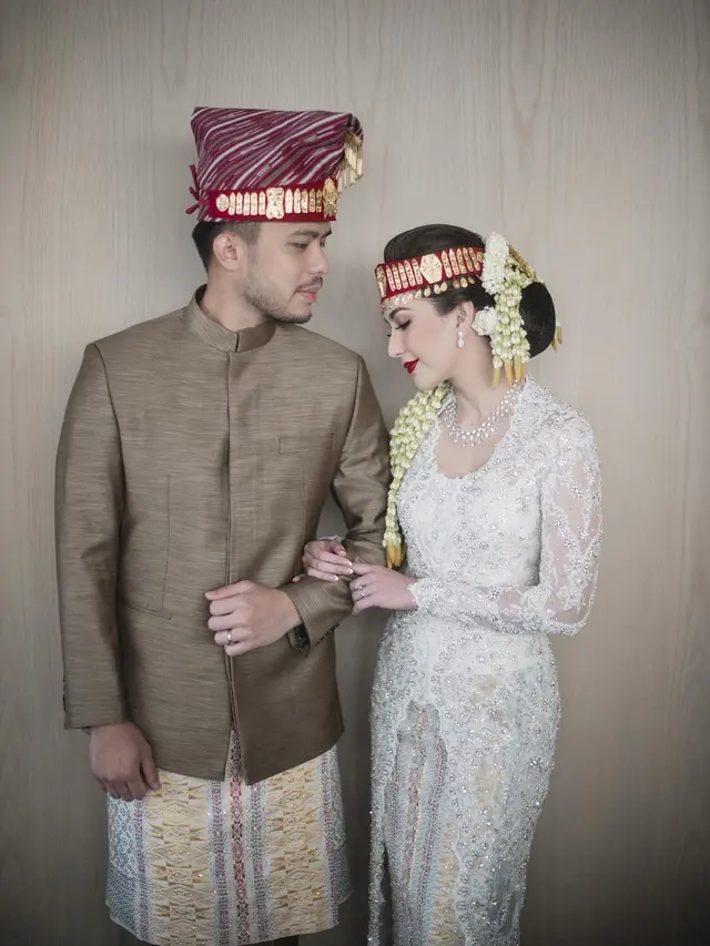 Definisi Bestie Sehati, Jessica Mila, Enzy Storia, dan Febby Rastanty Kompak Pakai Kebaya Pengantin Rancangan Desainer yang Sama