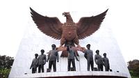 Patung Garuda Pancasila Terbesar di Indonesia berada di Monumen Pancasila Sakti (Liputan6.com/Balgoraszky Arsitide Marbun)