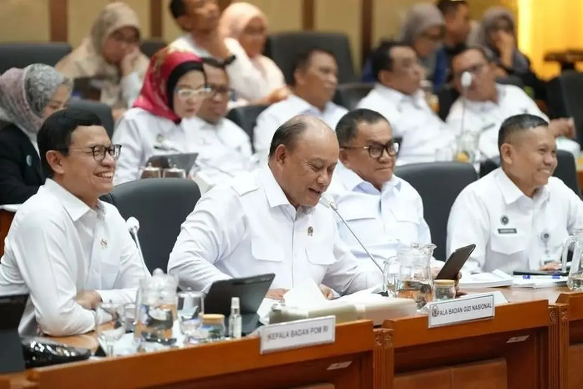 Kepala BGN Dadan Hindayana menyebut dapur Satuan Pelayanan Pemenuhan Gizi (SPPG) untuk program Makan Bergizi Gratis (MBG) yang dibangun Polri mempunyai alat rapid test yang digunakan untuk menguji makanan yang sudah dimasak. (Foto: Dok BGN)