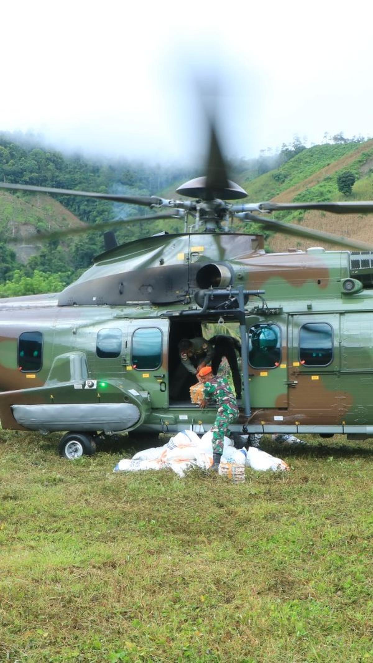Dari 36 orang yang dievakuasi, terdapat delapan orang lansia yang sakit dan membutuhkan pertolongan medis.