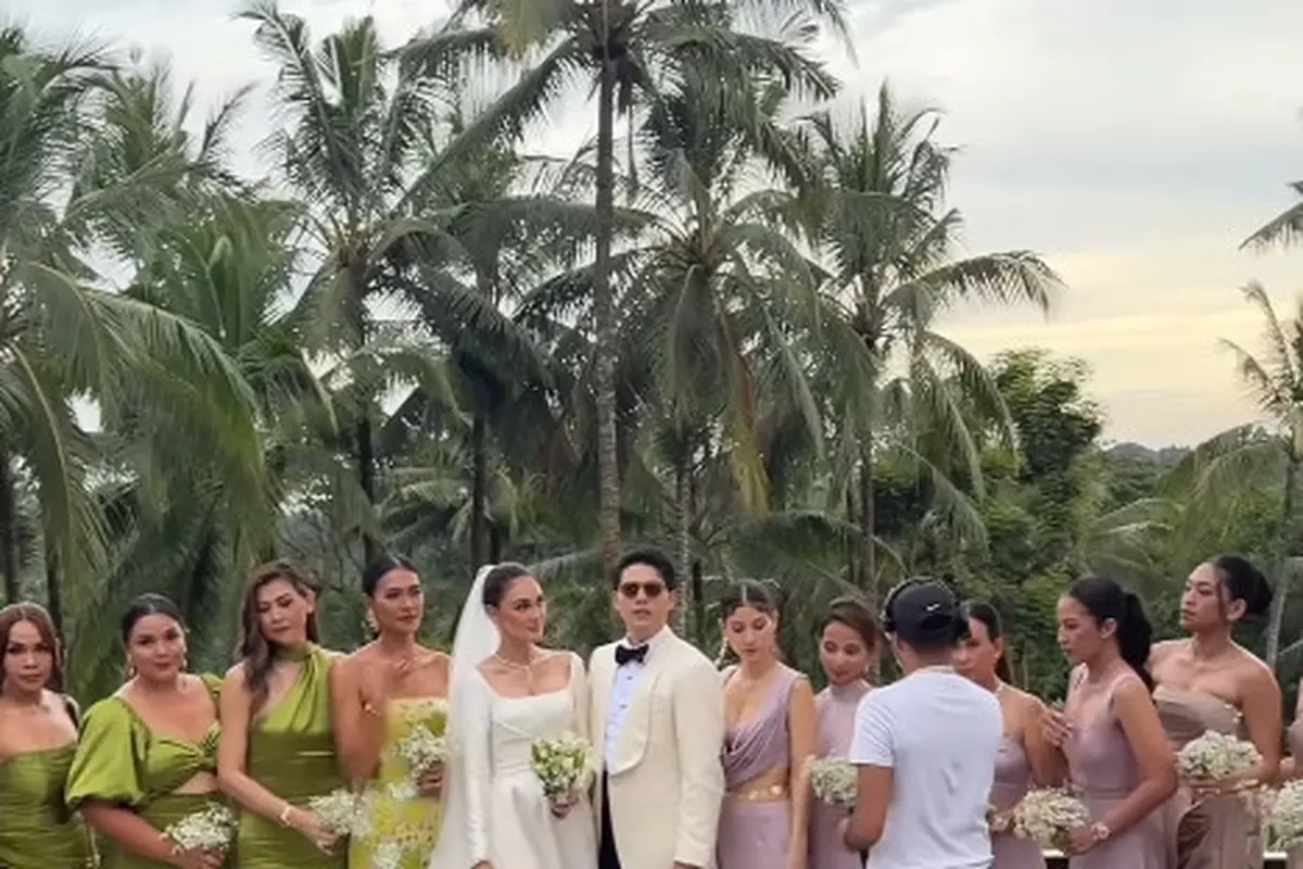 Ucap Sumpah Pernikahan, Luna Maya Tampil Cantik Bak Princess dengan Gaun Pengantin Klasik