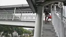 Kondisi memprihatinkan ini memicu kekhawatiran, terutama mereka yang setiap hari mengandalkan JPO tersebut untuk menyeberang jalan yang ramai lalu lintas. (Liputan6.com/Angga Yuniar)