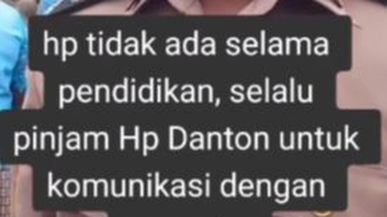 "Kamu ada HP?" tanyanya. <br><br>"Tidak, komandan. Komunikasinya dengan Danton, pinjam," ceritanya.