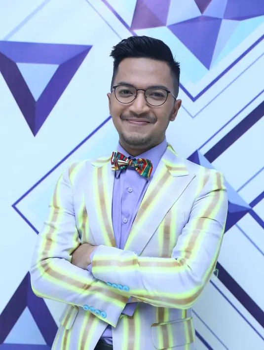 "Persentasinya 50:50 sekarang. Ada yang tawarin dangdut, ada yang pop. Ada yang tawarin pop, ntar endingnya, penonton pada teriak dangdut, dangdut," ujar Ihsan Tarore, di Studio Emtek, Daan Mogot, Jakarta Barat, Senin (19/12). (Nurwahyunan/Bintang.com)