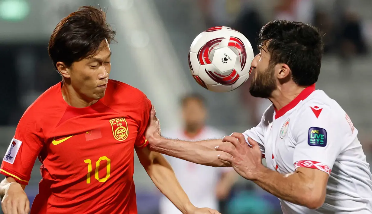 Laga China vs Tajikistan pada fase Grup A Piala Asia AFC Qatar 2023 berakhir imbang tanpa pemenang. (KARIM JAAFAR/AFP)
