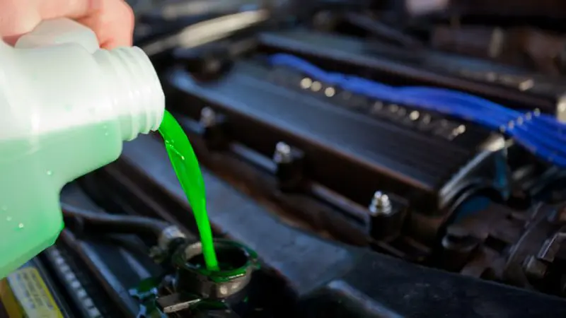 Jangan Isi Radiator Mobil Bekas dengan Coolant