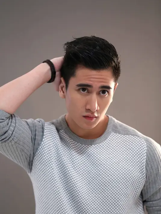 "Baru ada adegan romance dramanya, sama adegan yang terakhir sama temen-temen sih kebanyakan jadi karena kita anak sekolah kan jadi sama temen-temen satu perkumpulan itu suka seru-seruan," lanjut Verrell Bramasta. (Nurwahyunan/Bintang.com)