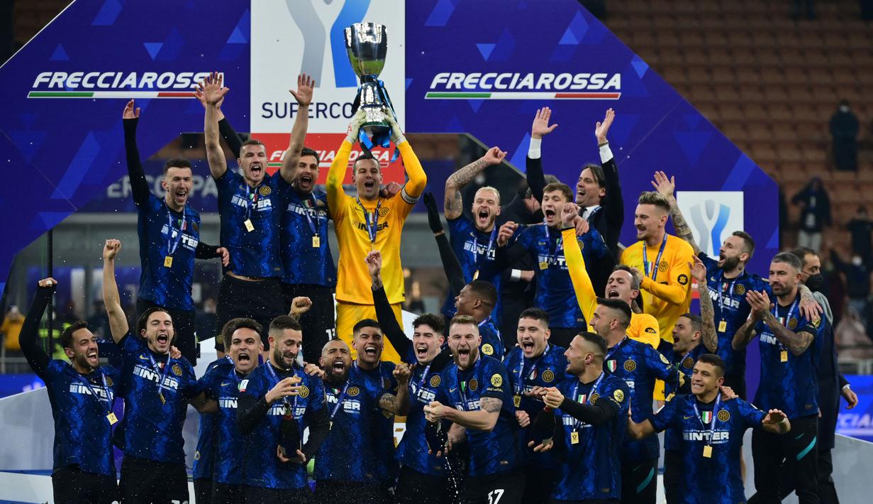 <p>Inter Milan berhasil menjuarai Supercoppa Italian setelah mengalahkan Juventus di Stadion San Siro, Milan pada 12 Januari 2022. (AFP/Miguel Medina)</p>