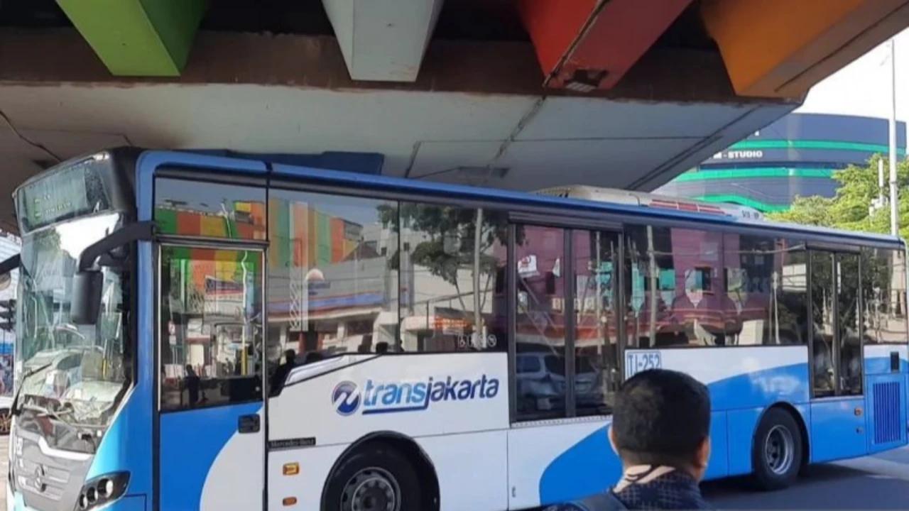 Terdampak Banjir, Ini Daftar Koridor dan Rute Bus TransJakarta Terlambat hingga Dialihkan
