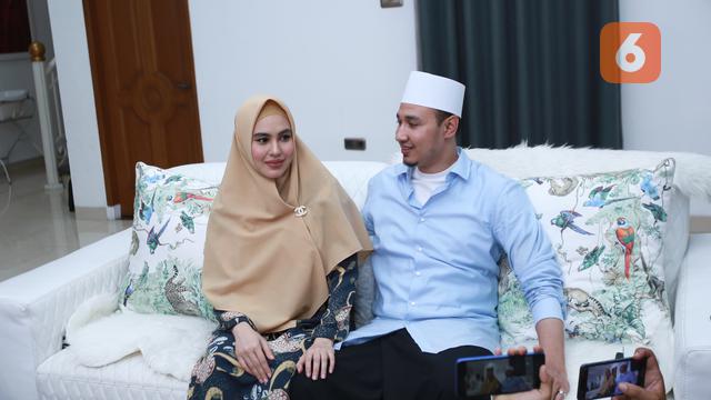 [Fimela] Kartika Putri dan Habib Usman Bin Yahya