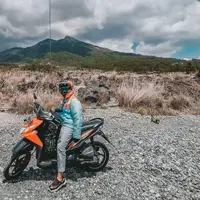 Seorang perempuan berusia 26 tahun sukses taklukan jalur Jawa Bali dengan solo touring menggunakan sepeda motor (dok. istimewa)