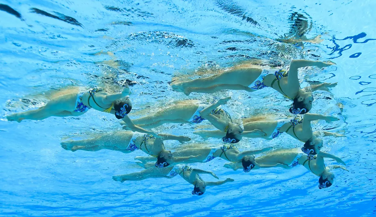 Tim renang artistik Australia bertanding pada Olimpiade Tokyo 2020 di Tokyo, Jepang, Jumat (6/8/2021). (AP Photo/Morry Gash)