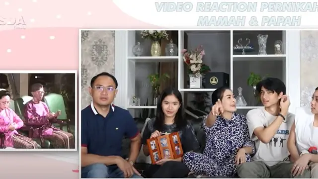 Iis Dahlia dan Satrio Dewandono memutar video lawas dokumentasi pernikahan mereka yang digelar di tahun 2002 (YouTube/ IsdaFamily)