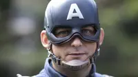 Aksi Polisi Berkostum Captain America Mengedukasi Anak agar Aman dari COVID-19