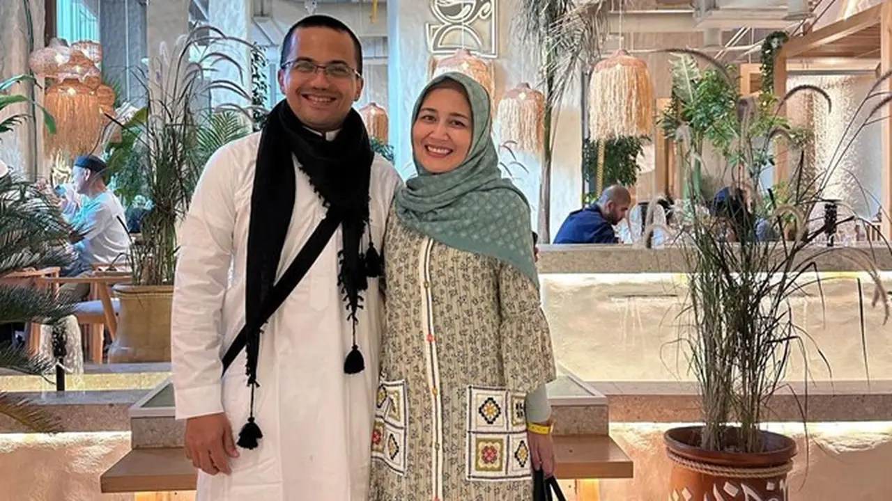 8 Potret Sahrul Gunawan dan Istri Jalani Ibadah Haji, Ajak Mertua