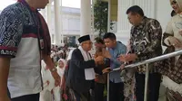 Cawapres terpilih Ma'ruf Amin di bersilaturahmi dengan Presiden Joko Widodo atau Jokowi dan Wapres Jusuf Kalla di Hari saat Hari Raya Idul Fitri 1 Syawal 1440 Hijriah di Istana Negara Jakarta, Rabu (5/6/319).