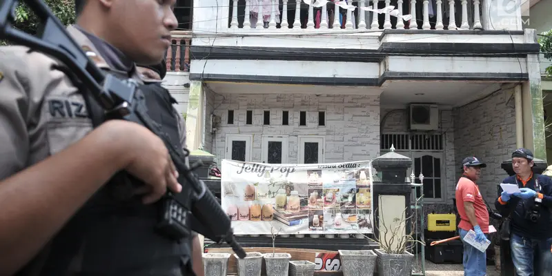 Polisi Amankan Barang Bukti Terduga Teroris di Cilincing