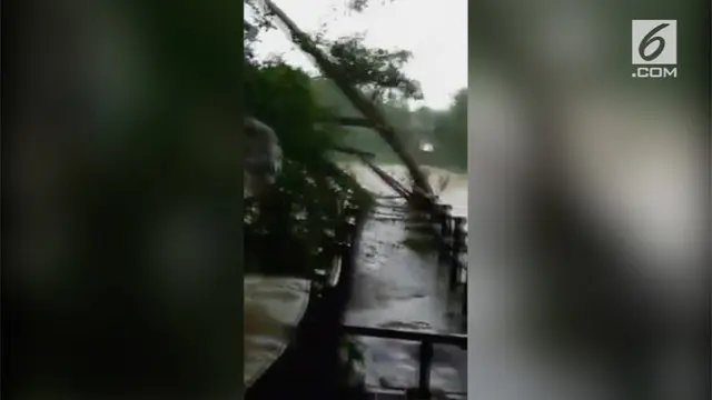 Hujan deras di Bantul terjadi sejak senin dini hari. Akibatnya, air sungai Celeng meluap dan merendam ratusan rumah warga. Salah satu dampak akibat sungai meluap sebuah jembatan hanyut.