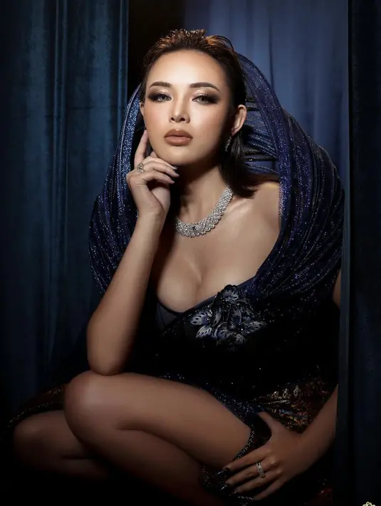 Riasan bibir dibuat dominan dengan nuansa warna kecokelatan.  [Foto: Instagram/ @fdphotography90]