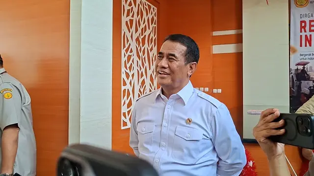 Amran Sulaiman Skors Tiga Pegawai Kementan Imbas Merokok di Jam Kerja
