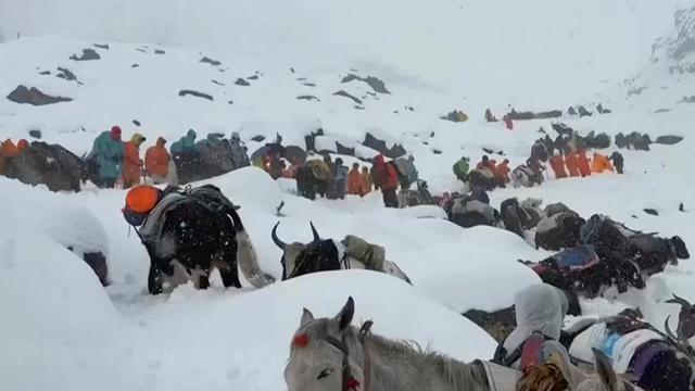 Anomali Badai Salju di Gunung Everest, 2 Orang Tewas dan 580 Pendaki Berhasil Dievakuasi ke Tibet