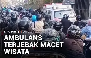 Ambulans Terjebak Macet Wisata