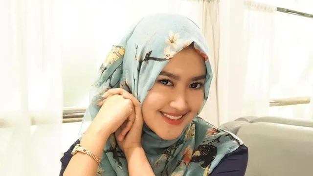 Istri Tommy Kurniawan, Lisya Nurrahmi, seorang pramugari [foto: Facebook/Lisya Nurrahmi]