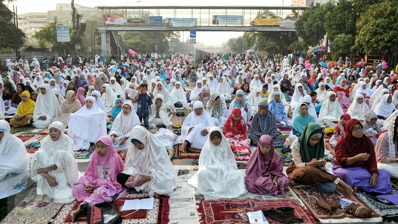 20160706-Ribuan Umat Muslim Bersujud di Jatinegara-Jakarta