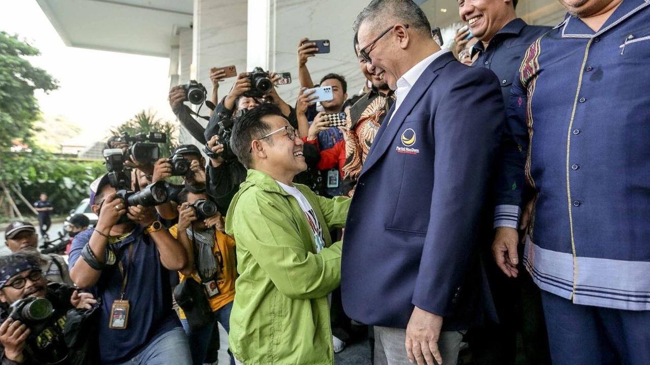 Ketua Umum Partai Kebangkitan Bangsa (PKB) Muhaimin Iskandar menyambangi Gedung DPP NasDem Tower di Jakarta pada Rabu (6/9/2023). Pria yang akrab disapa Cak Iminitu datang didampingi Wakil Ketua Umum Partai NasDem, Ahmad Ali beserta pengurusnya.<br>