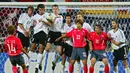 Korea Selatan. Termasuk Piala Dunia 2022, Korea Selatan telah lolos sebanyak 11 kali ke putaran final Piala Dunia dan menjadi negara Asia yang paling sering tampil. Dalam 10 edisi sebelumnya, 1954 dan 1986 hingga 2018, mereka mampu 2 kali lolos dari fase grup, yaitu di Piala Dunia 2002 dan 2010. Pada Edisi 2002 saat menjadi tuan rumah bersama Jepang, Korea Selatan melaju hingga semifinal dan harus tersingkir di tangan Jerman usai kalah 0-1. Di perebutan tempat ke-3 Korea Selatan kalah 2-3 dari Turki. Pada edisi 2010 Korea Selatan kandas di babak kedua (16 besar) usai kalah 1-2 dari Uruguay. (AFP/Greg Wood)
