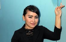Momen Denny Cagur Terpukul Dengar Kabar Duka Mpok Alpa di Tengah Sidang MPR