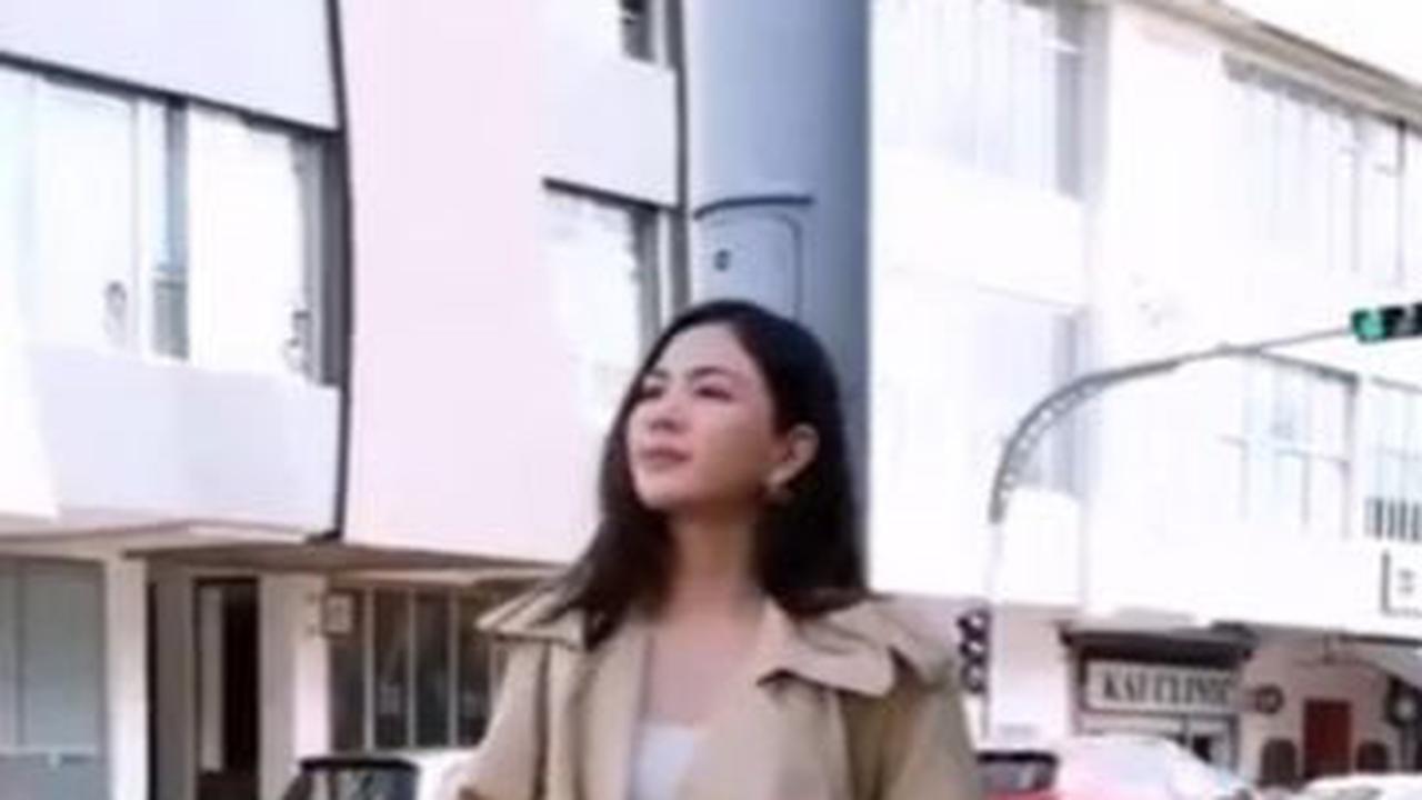Sepatu Berwarna Putih Menjadi Favorit Banyak Orang