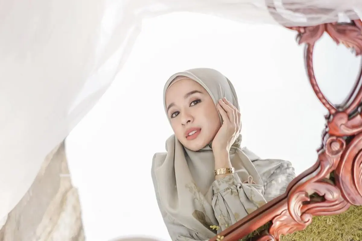 Gaya hijab Laudya Cynthia Bella