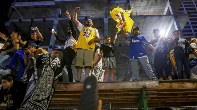 Suka Cita Fans LA Lakers Usai Menjuarai NBA 2020