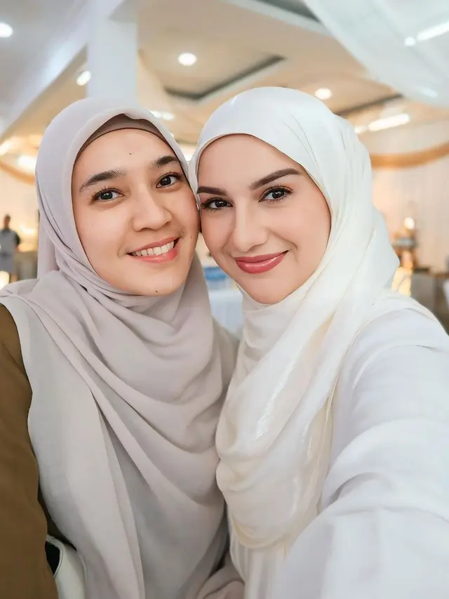 6 Potret Tamu Artis di Acara Tasyakuran Rumah Baru Irish Bella dan Haldy Sabri