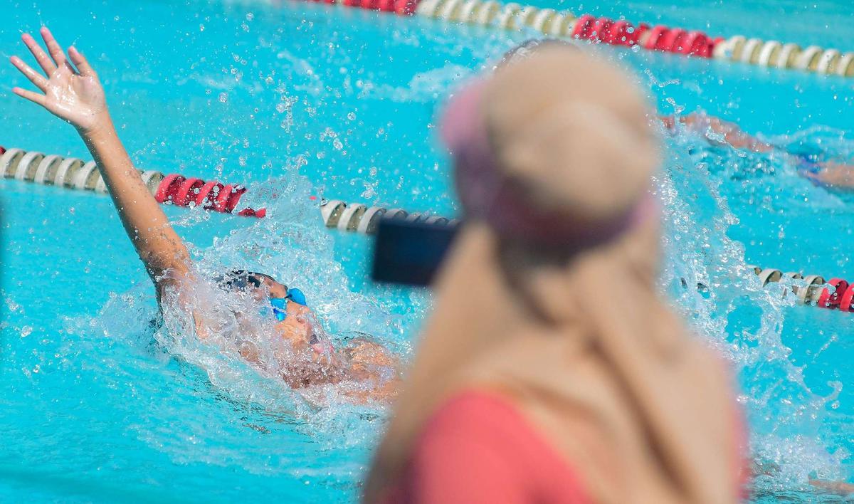 Semangat Murid SD Bertanding Renang dalam Olimpiade Olahraga Siswa Nasional