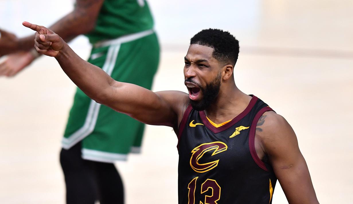 1. Tristan Thompson - Tristan menjadi atlet terpopuler di google pada tahun 2018. Yang menarik perhatian bukanlah prestasinya bersama Cavaliers di NBA. (AFP/Jamie Sabau)