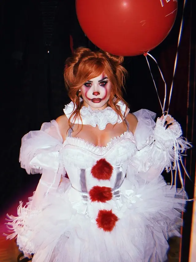 [Fimela] Kostum Halloween Demi Lovato