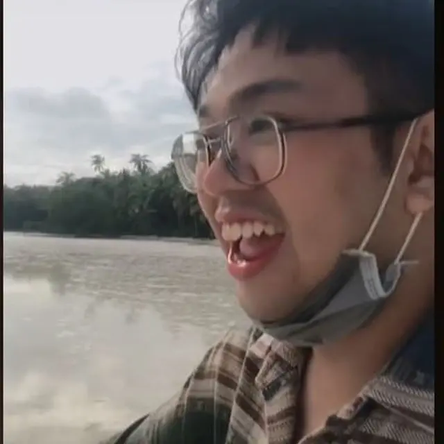 Viral Video Pria Jalan ke Tengah Laut yang Airnya Sedang Kering